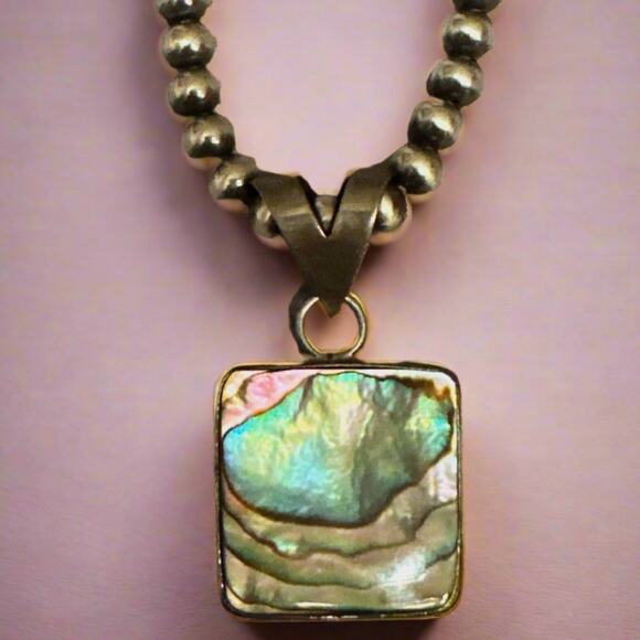 Gorgeous! Vintage Abalone Shell Pendant - Picture 1 of 8